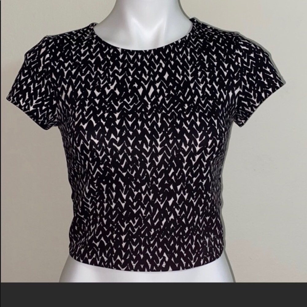🔴  4/$20.  EXPRESS Crop top short sleeves size XS